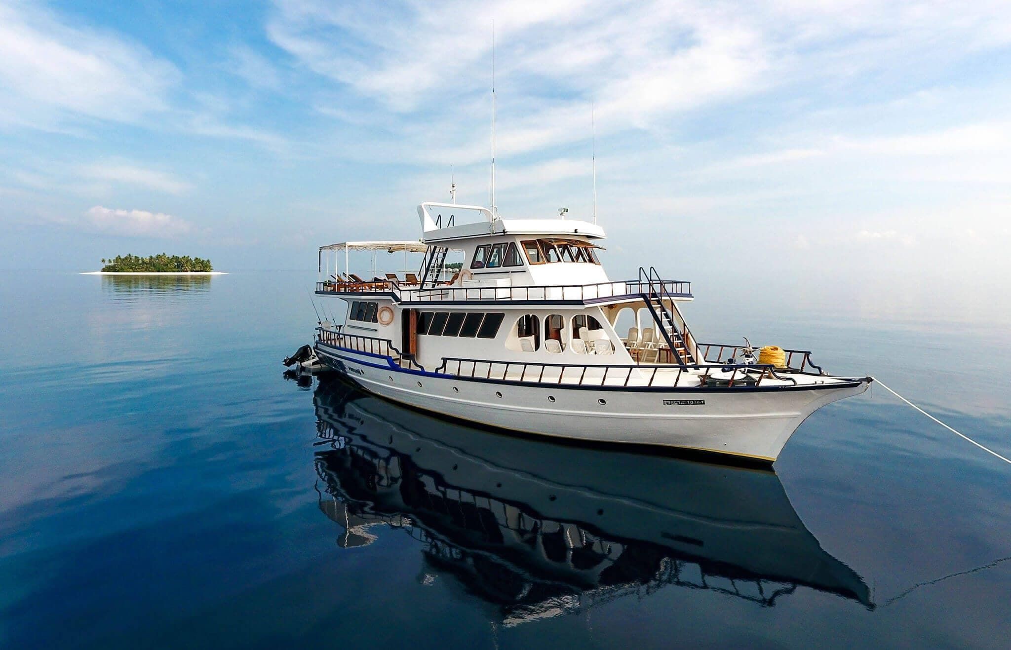 MAAVAHI LIVEABOARD CHARTERS